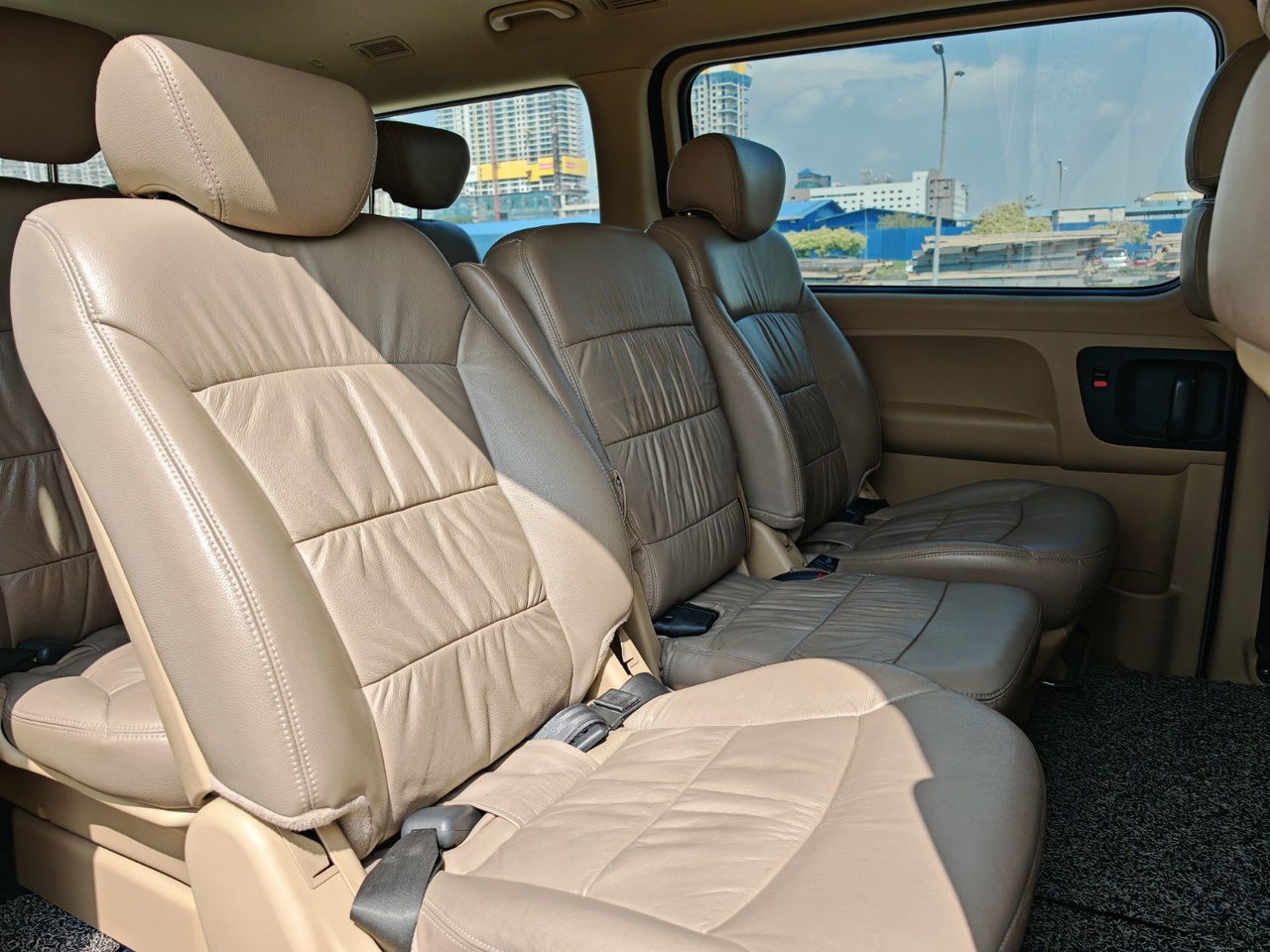 2017 HYUNDAI GRAND STAREX 2.5 (A) ROYALE
