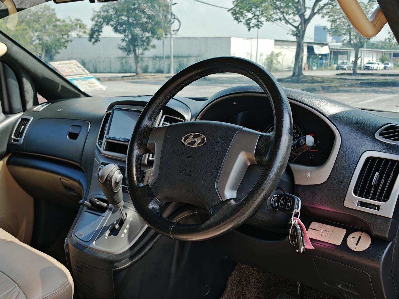 2017 HYUNDAI GRAND STAREX 2.5 (A) ROYALE