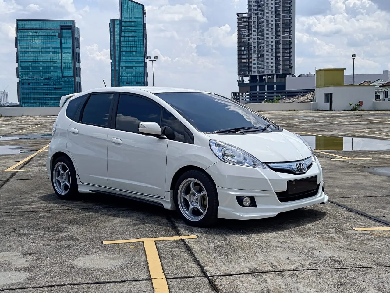 2013 HONDA JAZZ 1.5L HYBRID (A)