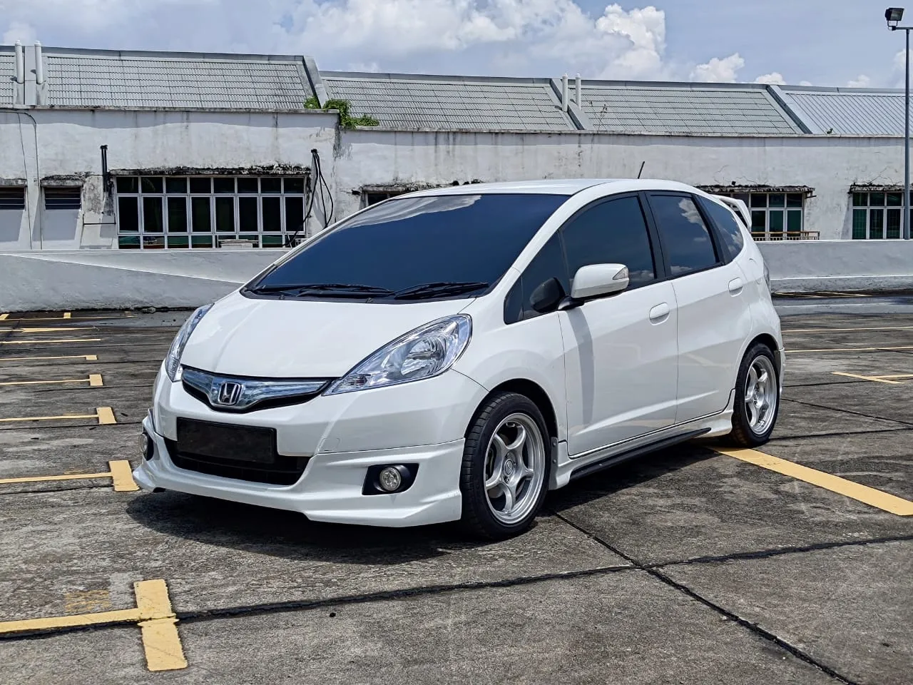 2013 HONDA JAZZ 1.5L HYBRID (A)