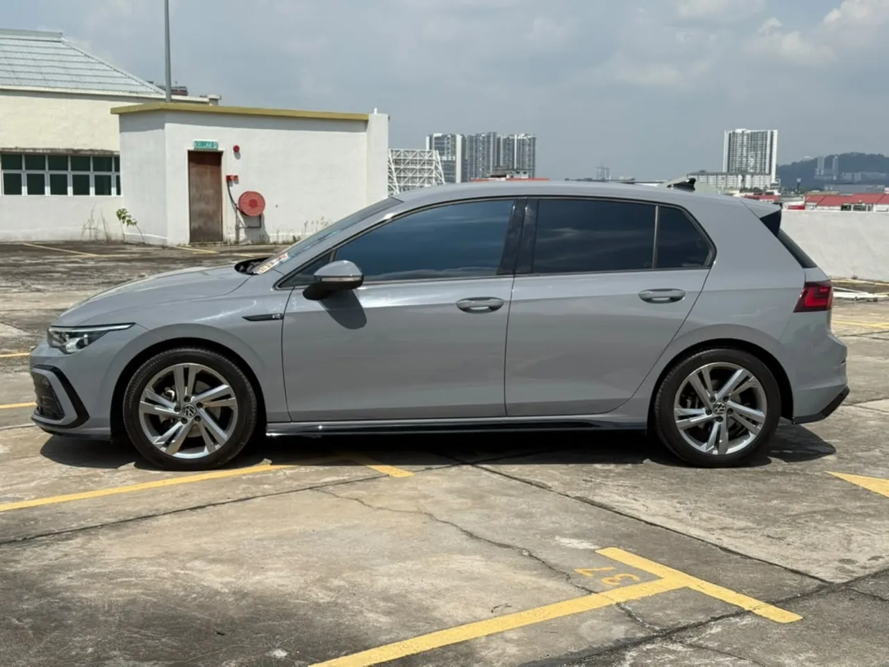 2022 VOLKSWAGEN GOLF TSI R-LINE 1.4 (A)