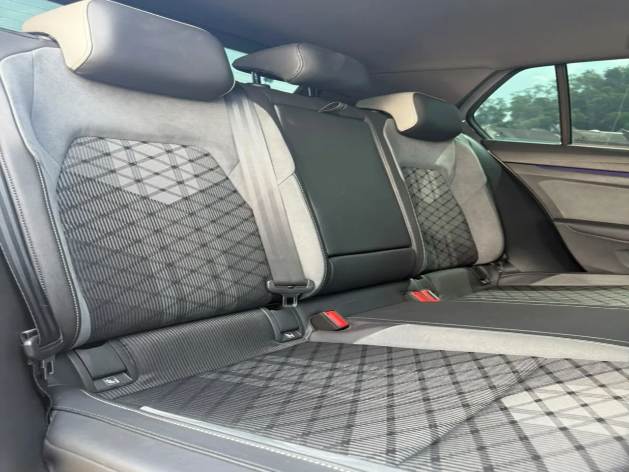 2022 VOLKSWAGEN GOLF TSI R-LINE 1.4 (A)