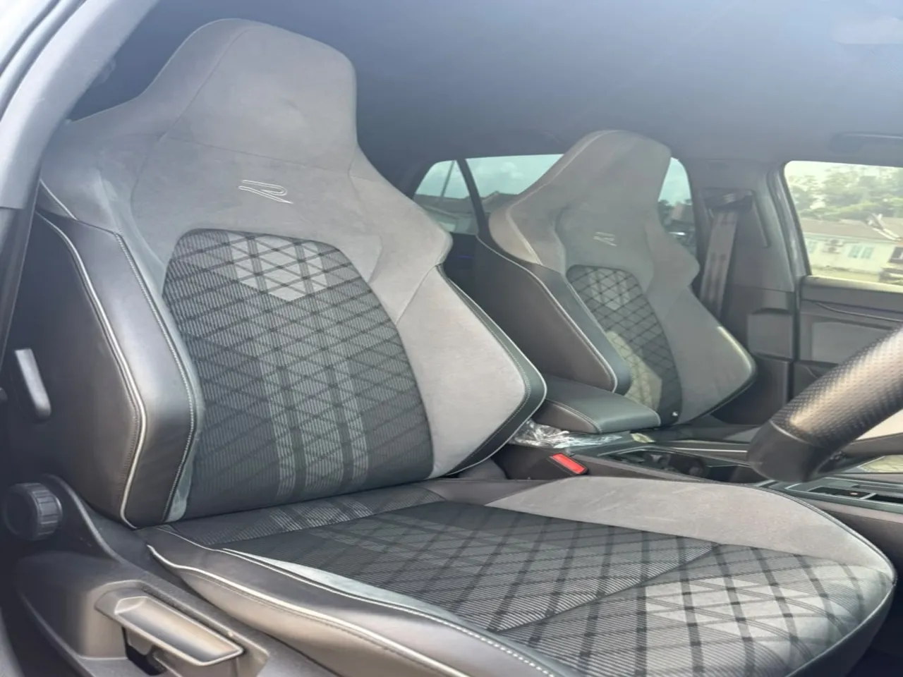 2022 VOLKSWAGEN GOLF TSI R-LINE 1.4 (A)