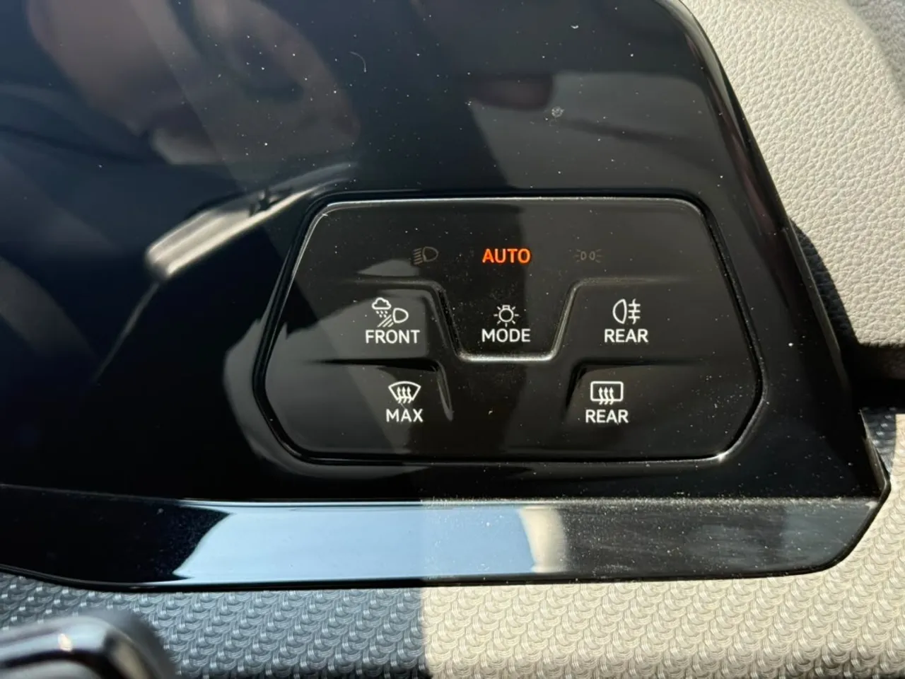 2022 VOLKSWAGEN GOLF TSI R-LINE 1.4 (A)