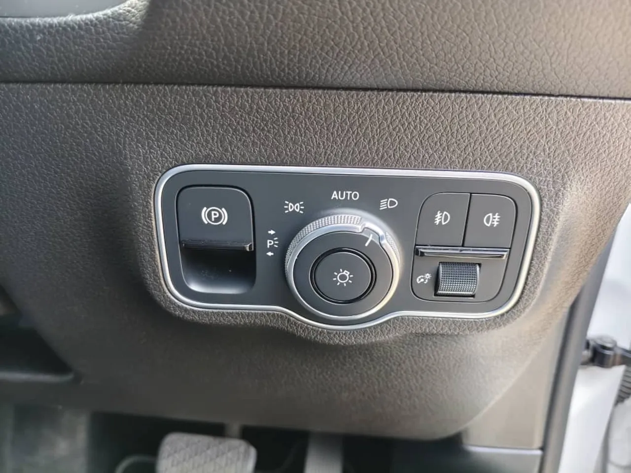 2020 MERCEDES BENZ GLB200 1.4 (A)