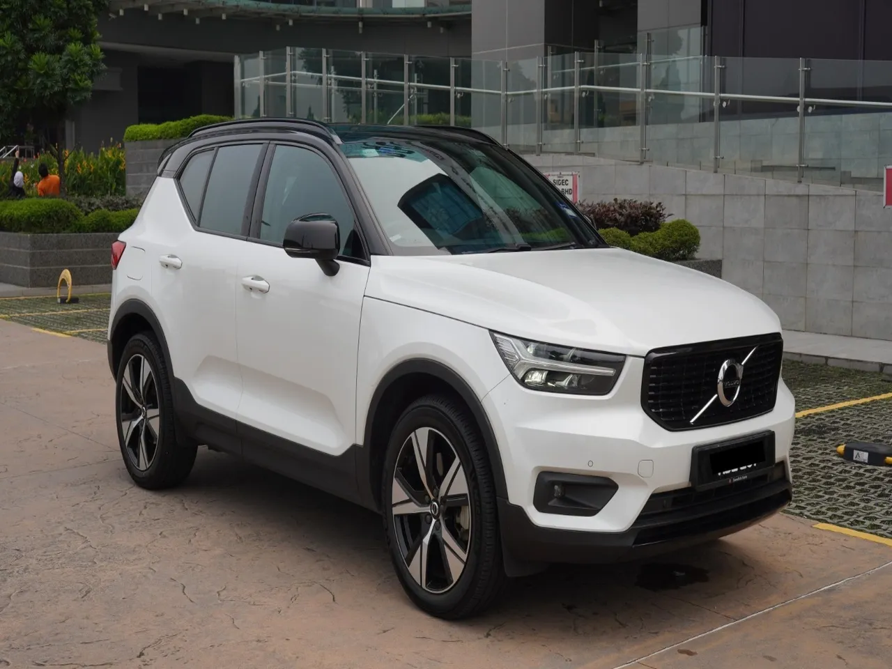 2021 VOLVO XC40 RECHARGE T5 R-DESIGN
