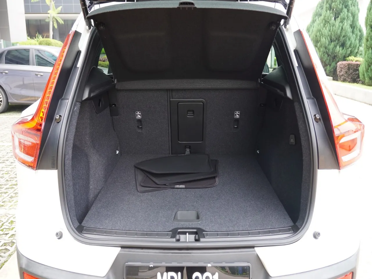 2021 VOLVO XC40 RECHARGE T5 R-DESIGN