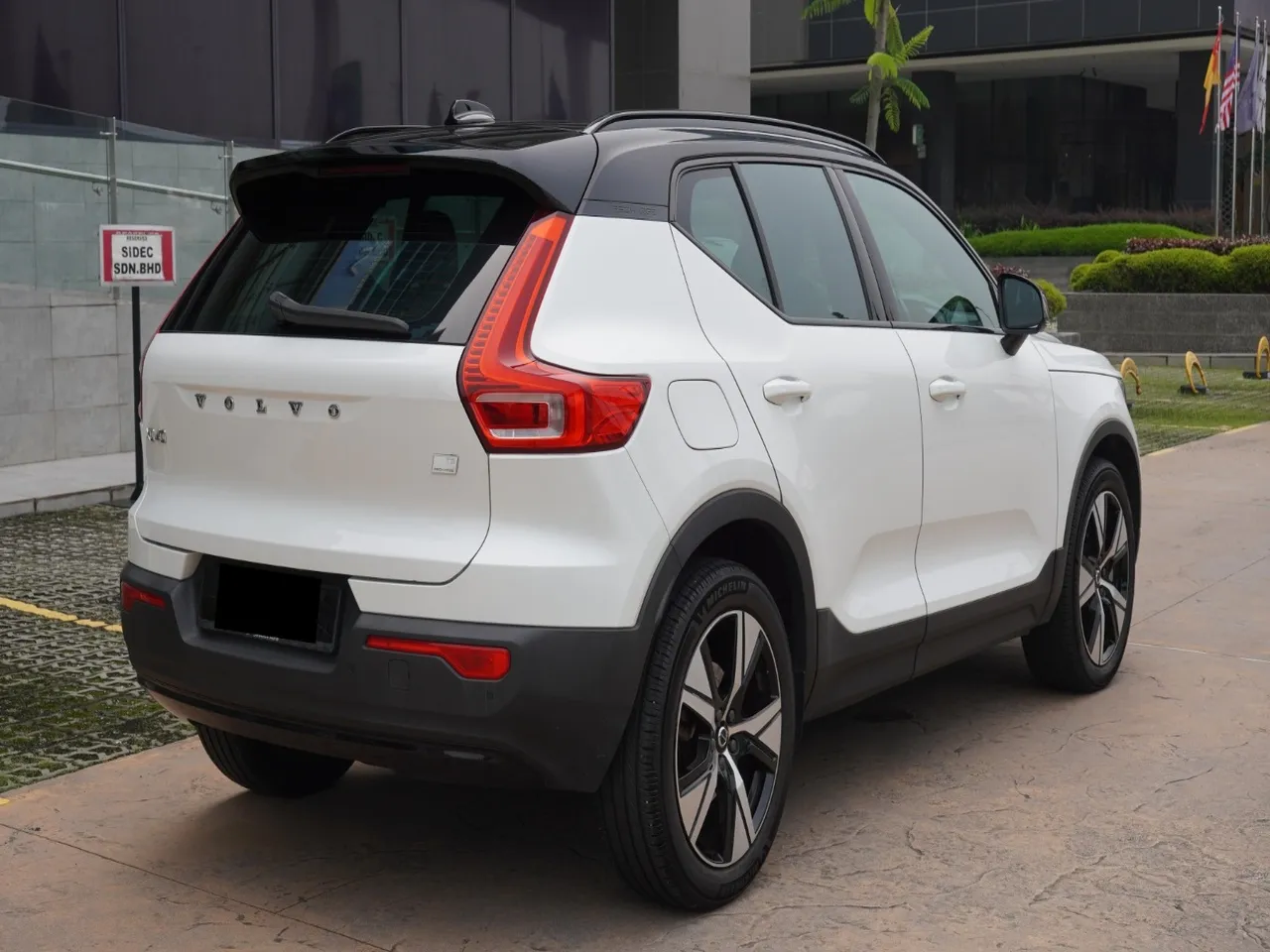 2021 VOLVO XC40 RECHARGE T5 R-DESIGN