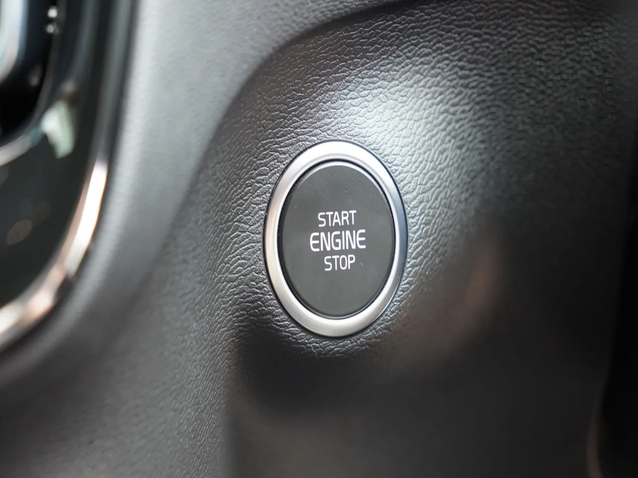 2021 VOLVO XC40 RECHARGE T5 R-DESIGN