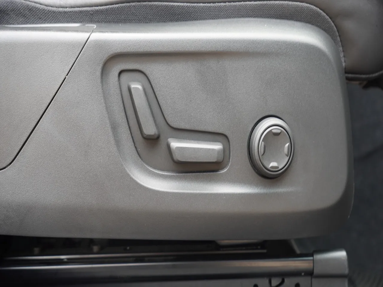 2021 VOLVO XC40 RECHARGE T5 R-DESIGN