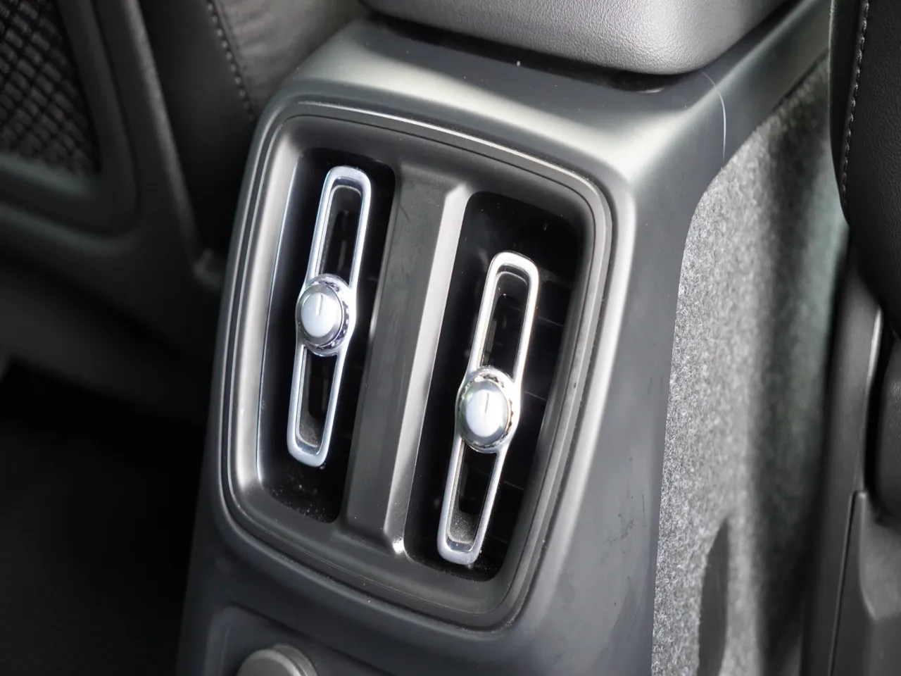 2021 VOLVO XC40 RECHARGE T5 R-DESIGN