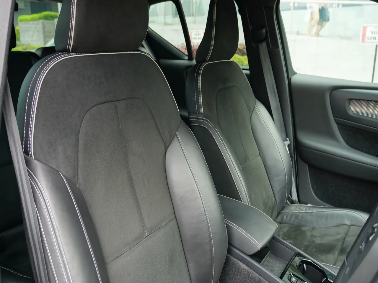 2021 VOLVO XC40 RECHARGE T5 R-DESIGN