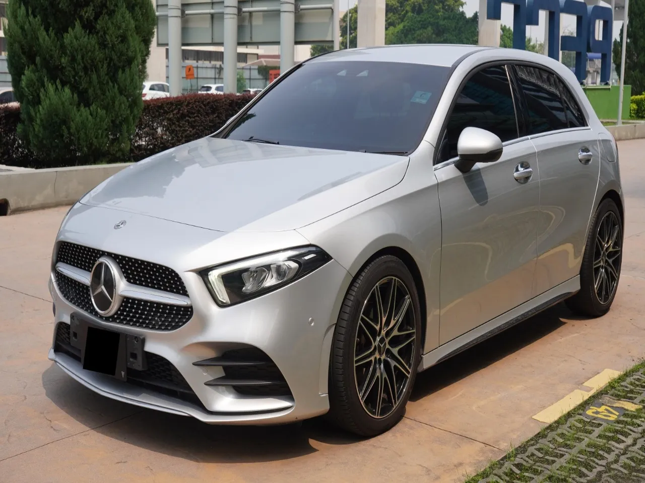 2019 MERCEDES BENZ A180 5BA-177084