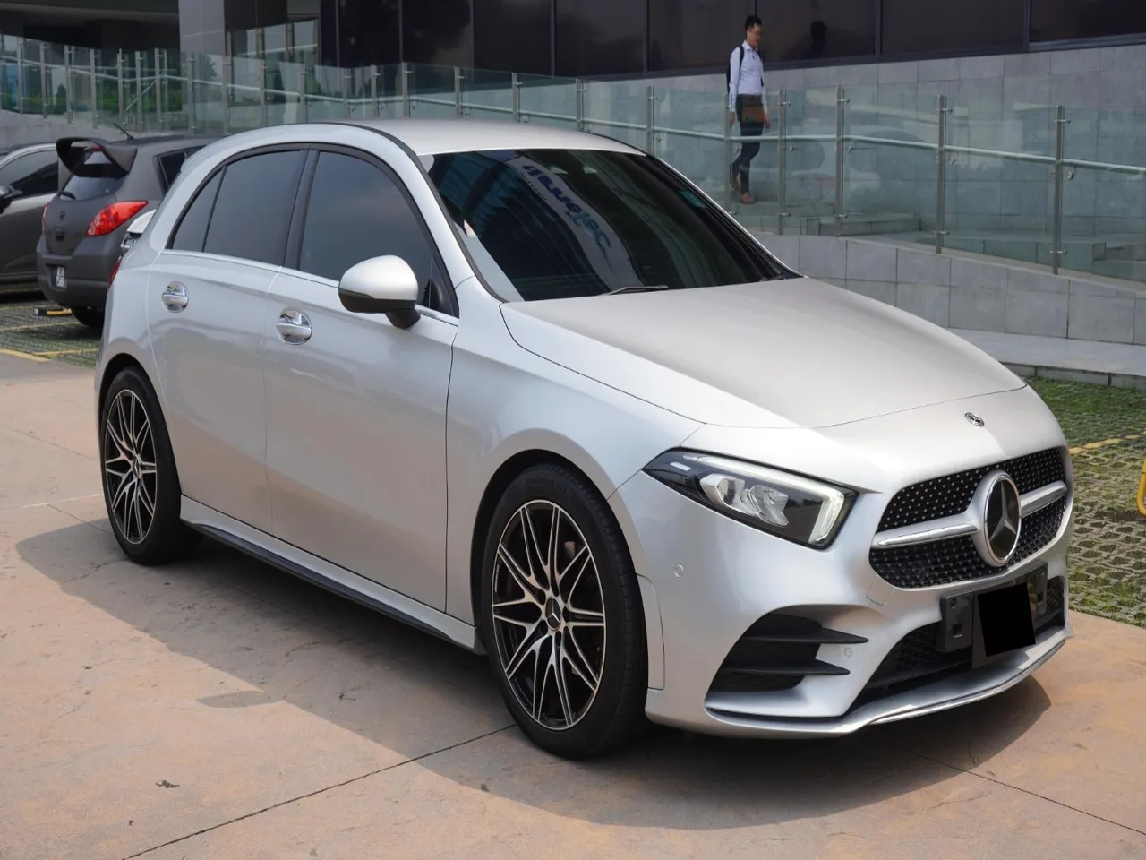 2019 MERCEDES BENZ A180 5BA-177084