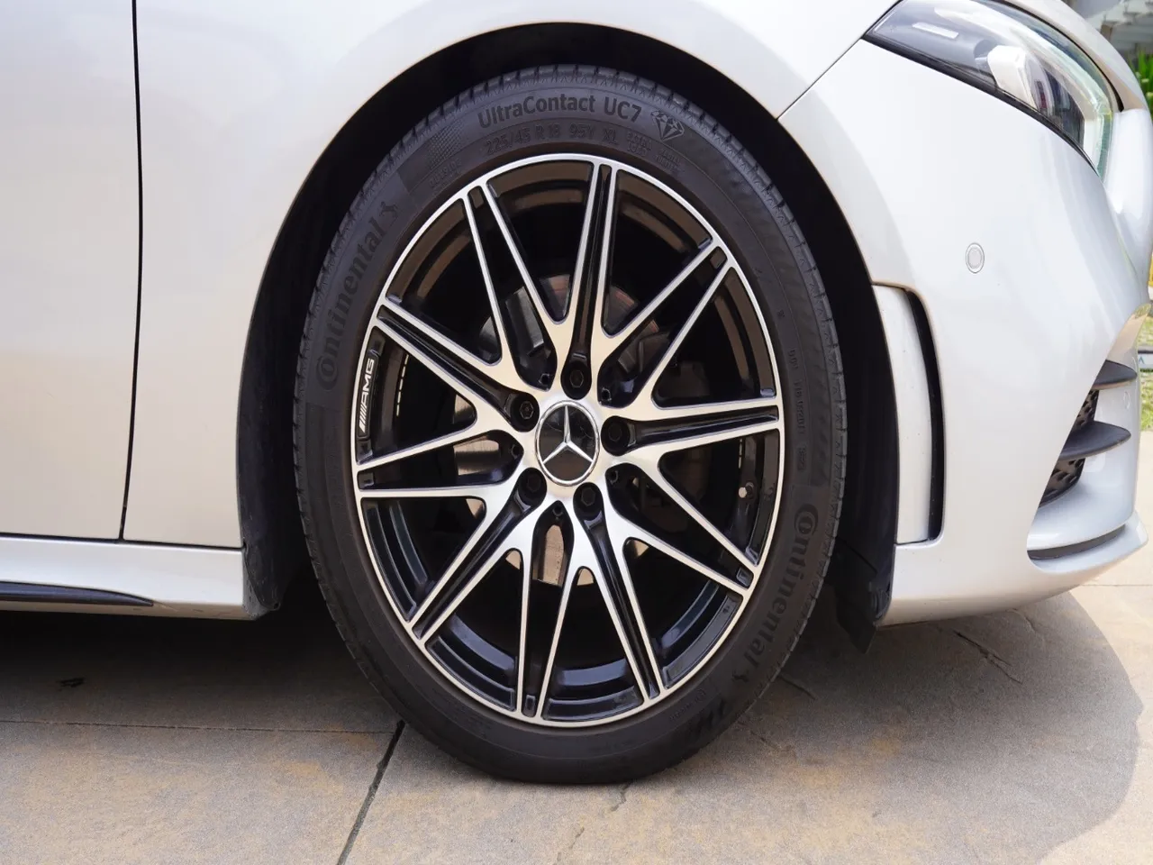 2019 MERCEDES BENZ A180 5BA-177084