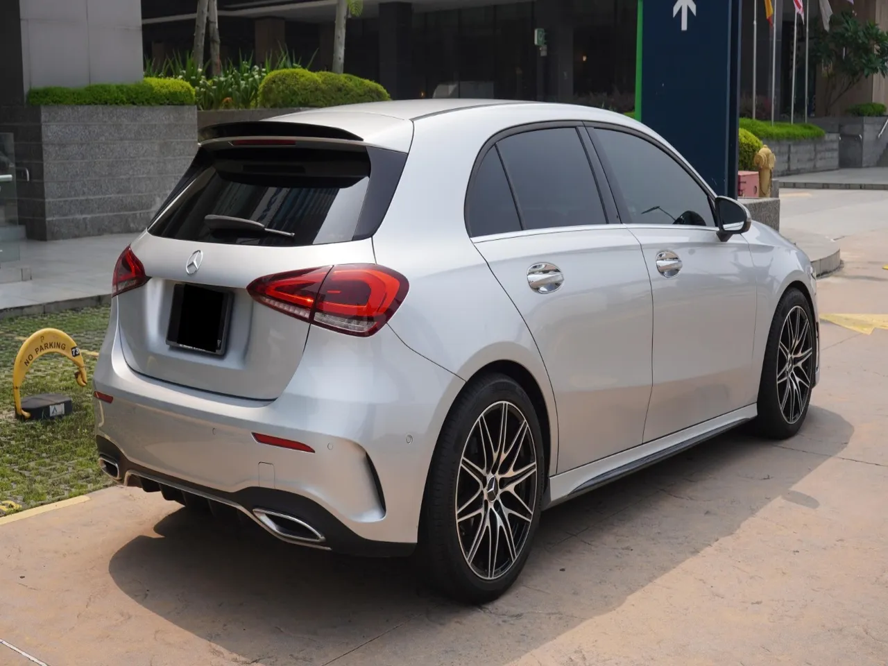 2019 MERCEDES BENZ A180 5BA-177084