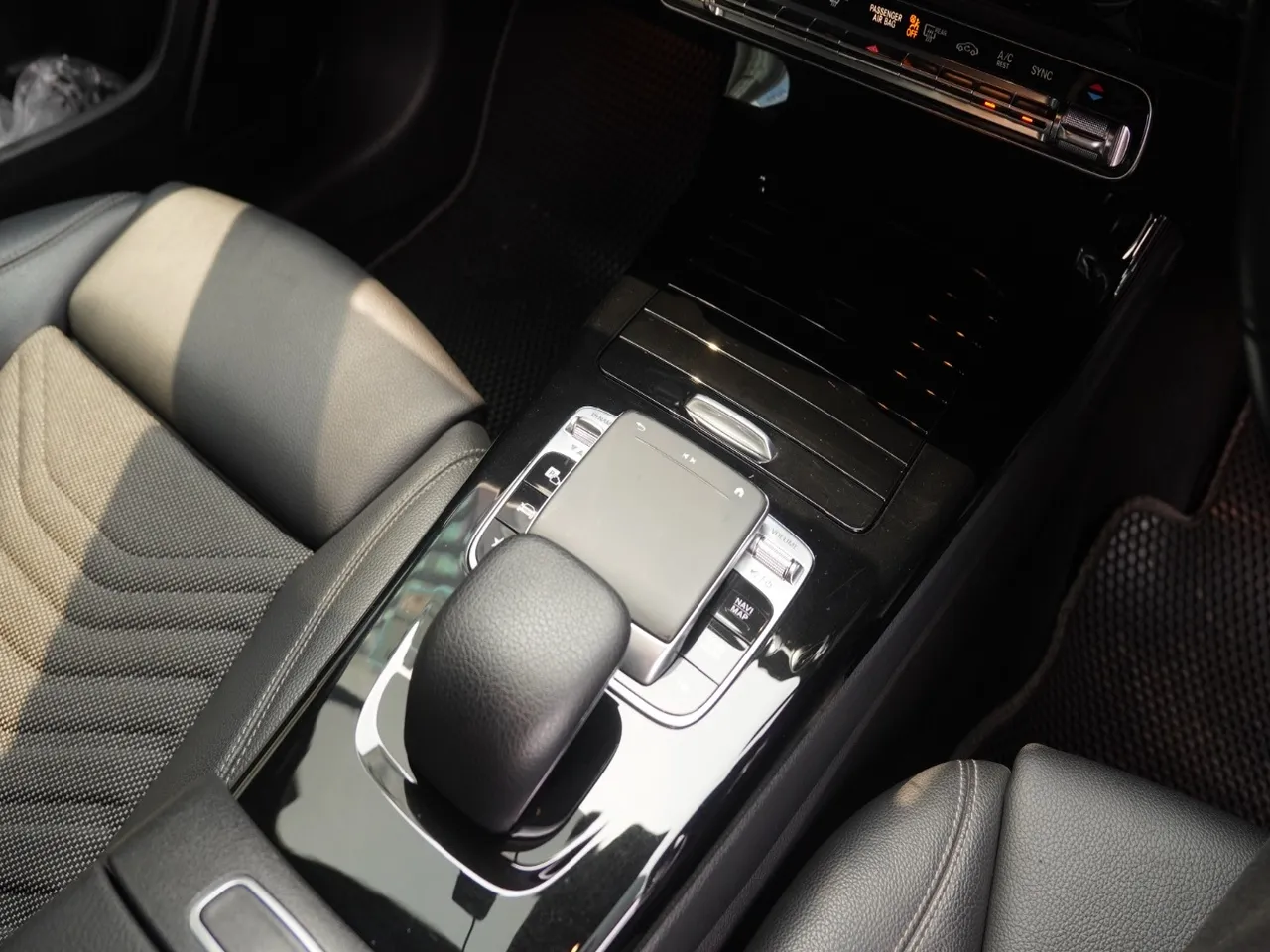 2019 MERCEDES BENZ A180 5BA-177084