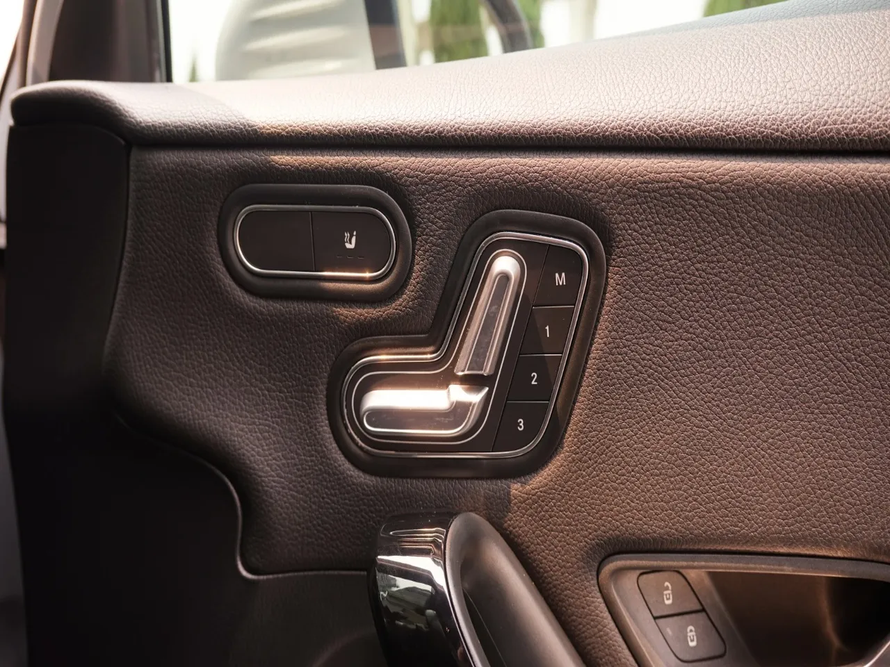 2019 MERCEDES BENZ A180 5BA-177084