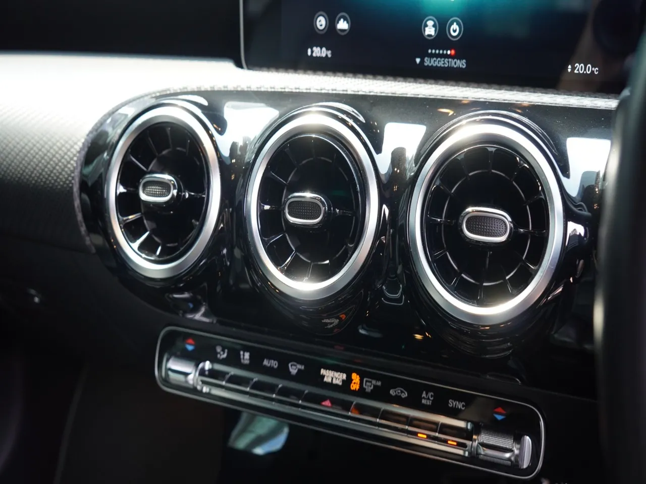 2019 MERCEDES BENZ A180 5BA-177084