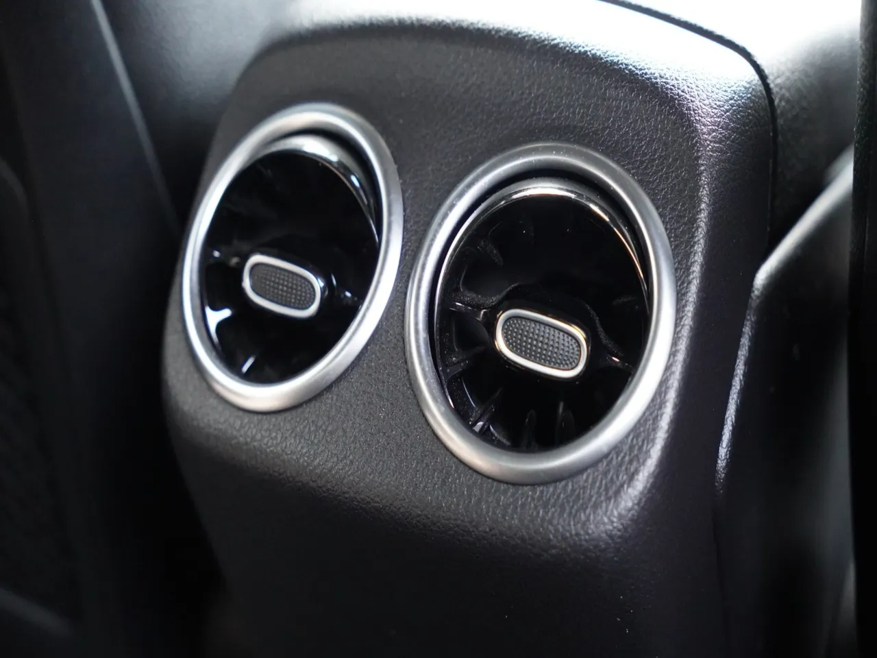 2019 MERCEDES BENZ A180 5BA-177084