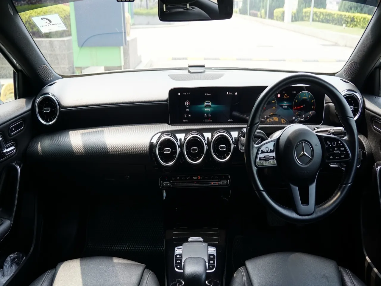 2019 MERCEDES BENZ A180 5BA-177084
